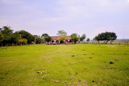 Estancia de 240 hectáreas en Valle Apuá, Paraguarí: ideal para ganadería, con arroyos y casa