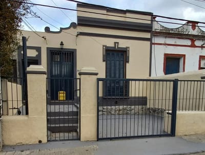 ALQUILER EN BELVEDERE, PROXIMO PASO MOLINO, 2 DORMITORIOS, INDEPENDIENTE, CON COCHERA Y PATIO