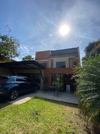 Casa independiente de 2 dormitorios en Lambaré