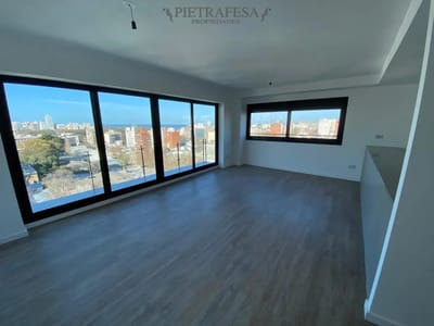 Apartamento en alquiler, 2 dormitorios, 2 baños, terraza, garaje. Parque Rodó.