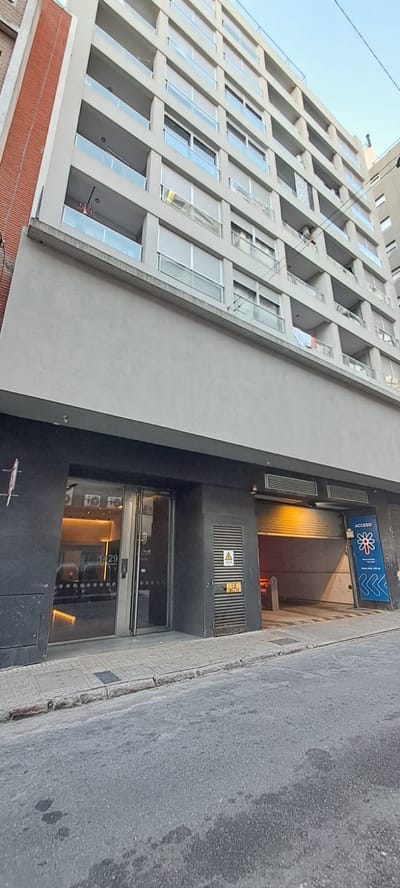 Precioso apartamento nuevo en piso alto.