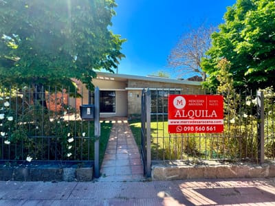 Casa en alquiler para vivienda u oficinas de 3 dormitorios y escritorio en Carrasco Sur