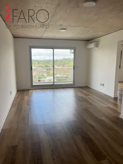 Apartamento en zona comercial