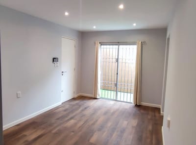 3719 | EXCELENTE APARTAMENTO EN PB DE 2 DORMS CON PATIO Y GASTOS COMUNES INCLUIDOS – POCITOS