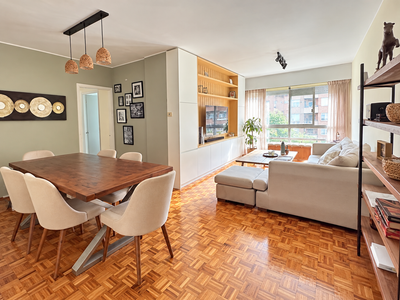 Venta apartamento Piso alto 4 dormitorios 2 baños Garaje Pocitos Berro y Barreiro