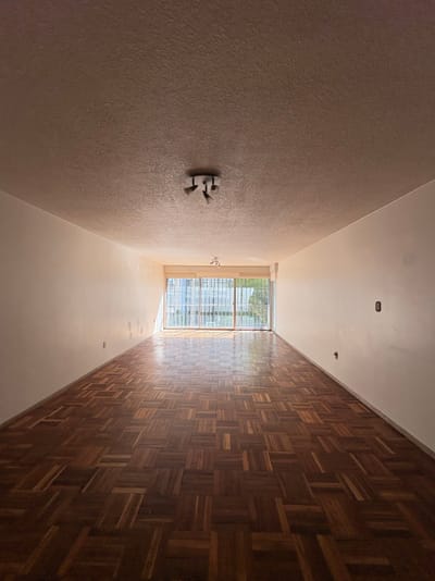 Excelente apartamento en Punta Carretas, 3 dorm + servicio, garaje más