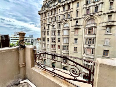 CENTRO SUR . Apartamento cocina comedor , 2 dormitorios , 1 baño , 2 terrazas , piso alto . G. Com $