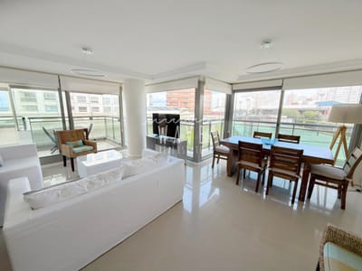 Venta  apartamento de 2 dormitorios en suite en torre Premium, primeras paradas Playa Brava