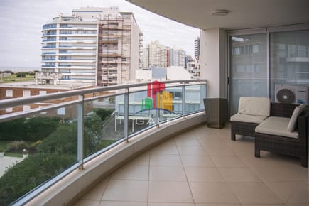 Hermoso Departamento en venta. Sol y Luna, 3 dormitorios + dependencia.