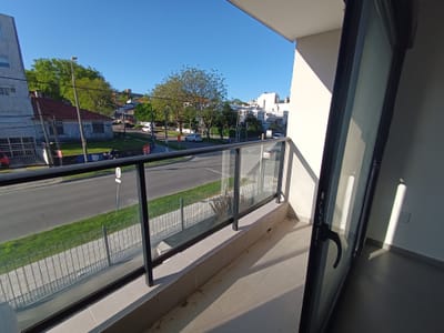 Edificio Nuevo!! Cómodo Apartamento! Excelente Ubicación En Área Verde Y De Playa De Malvín