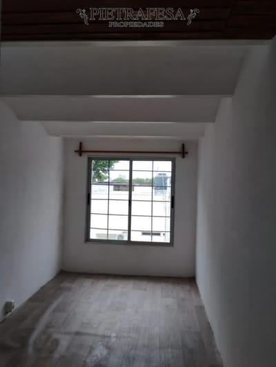 Apartamento en alquiler, 3 dormitorios, 1 baño, balcón. Villa Muñoz.