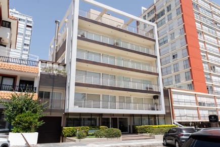 Apartamento Premium en Alquiler Anual – Gorlero / La Galerna. a 1 cuadra del puerto.