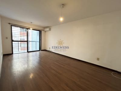 Apartamento de 2 dormitorios al frente con balcón  | Cocina definida con terraza lavadero