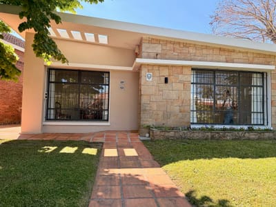 Casa en venta y alquiler de 3 dormitorios y escritorio en Carrasco Sur