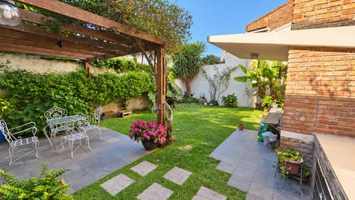 CASA EN BELASTIQUI A UNA CUADRA DE LA RAMBLA. PH. 5 DORMITORIOS. 3 BAÑOS. GARAJE