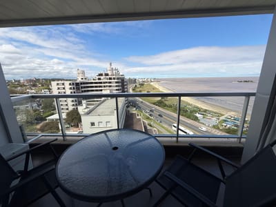 Exclusivo Apartamento Amueblado con Garaje en Alquiler, Ubicación Premium en Rambla de Malvín