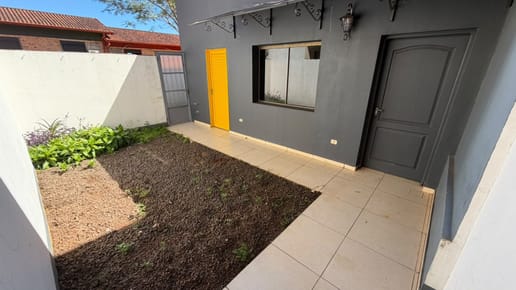 Exclusivo Dúplex en Alquiler: Vive el Lujo y la Comodidad en la Zona Comercial del Paraná Country Club