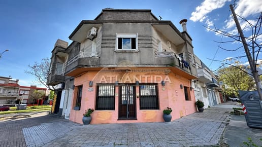 Casa En Venta 2 Dormitorios 2 Baños 49 M2 Planta Baja Sin Gastos Comunes Excelente Ubicación En Parque Batlle