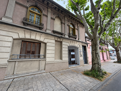 HERMOSA CASA EN JACINTO VERA CON GRAN PATIO Y APARTAMENTO AL FONDO