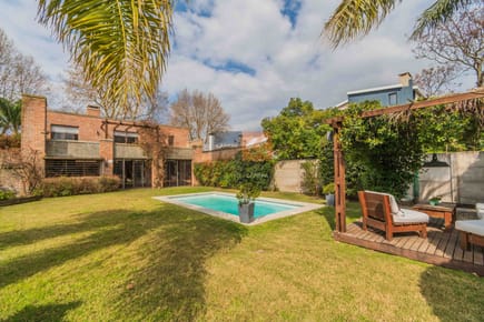 Venta espectacular casa de 4 dormitorios con jardín, piscina y barbacoa en Carrasco Norte