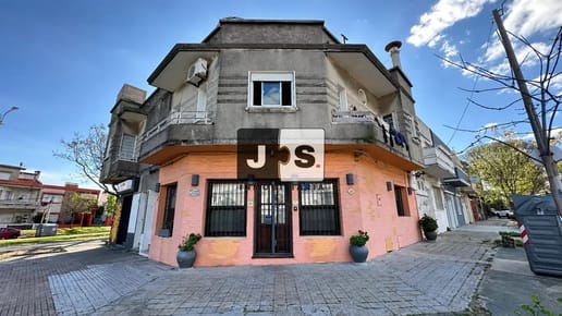 Apartamento en Venta en Parque Batlle, 2 Dormitorios y Parrillero