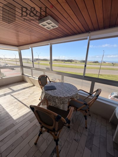 Apartamento de 3 dormitorio en venta en primera linea de Playa Brava