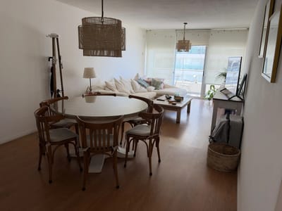 3721 | LUJOSO APARTAMENTO AMOBLADO DE 3 DORMITORIOS Y 3 BAÑOS CON GARAJE, PISCINA Y VISTA AL MAR – MALVÍN SUR