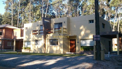 Casa Cuatro Dormitorios en Suite con Piscina Climatizada en Village Solanas, en Venta