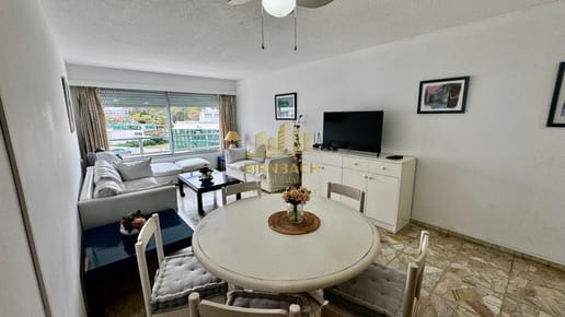 Apartamento Dos Dormitorios y Medio a 100 Metros del Mar en Cantegril Punta del Este, Venta