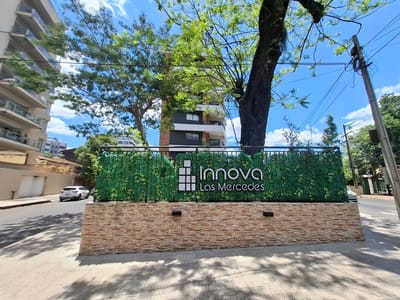 ALQUILO EXCLUSIVO DEPARTAMENTO DE 1 DORMITORIO CON COCHERA INCLUIDA EN EDIFICIO INNOVA LAS MERCEDES: ¡VIVE LA COMODIDAD Y EL ESTILO!