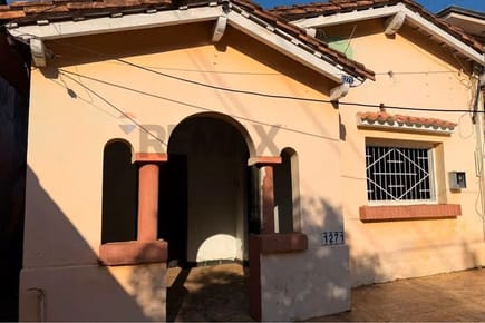 VENTA CHALET A REFACCIONAR - BARRIO MBURICAO