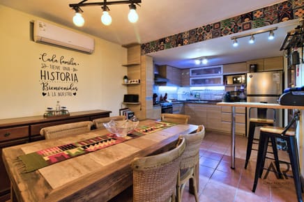 Casa en venta c/ cochera en Cordón