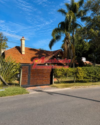 Casa en venta en Pinares - Punta del Este de 3 dormitorios en zona muy residencial y tranquila