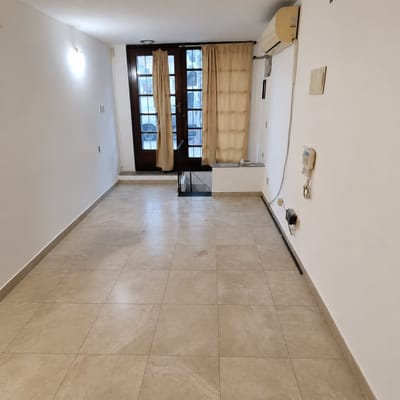 3725 | APARTAMENTO TRÍPLEX A NUEVO AL FRENTE CON ENTRADA INDEPENDIENTE Y SIN GC – CORDÓN