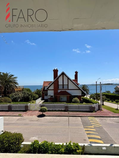Apartamento en Venta en Península con vista al Mar.