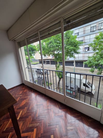 Exclusivo apartamento en alquiler: Ubicación premium a pasos de Terminal Tres Cruces, en la prestigiosa intersección de Bulevar Artigas y Nueva Palmira. Posibilidad de garage disponible.