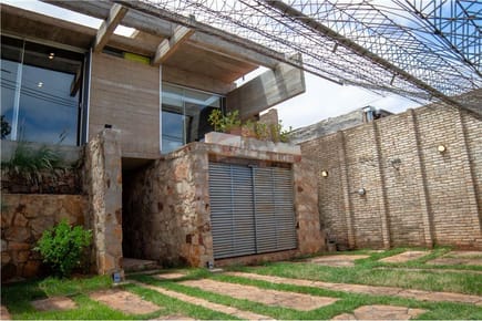 VENDO CASA EN BARRIO HIPODROMO, ASUNCION