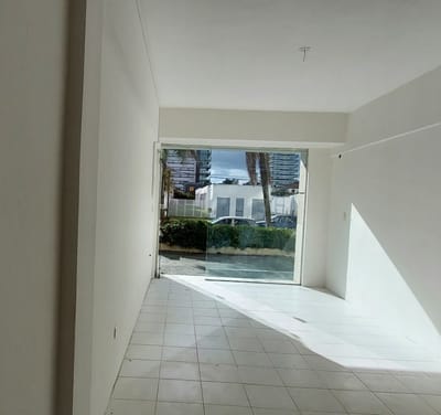 Alquiler Anual  Local Comercial A La Calle Punta Del Este Zona Comercial 