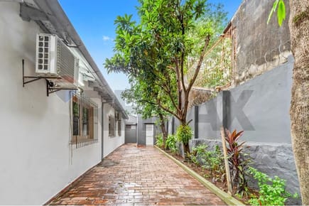 VENDO ESPECTACULAR PROPIEDAD EN EL BARRIO SAN VICENTE DE ASUNCION 