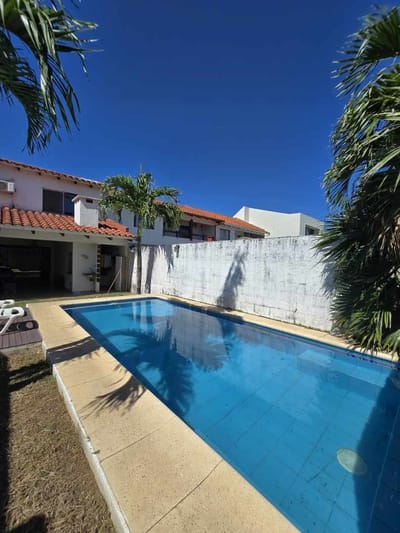 CASA EN VENTA CON PISCINA ZONA NORTE 