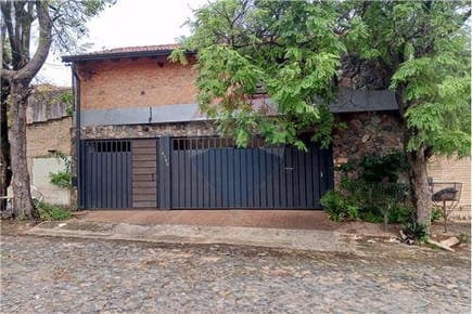 Vendo casa de 4 habitaciones en Barrio Recoleta de Asunción con Jardín 