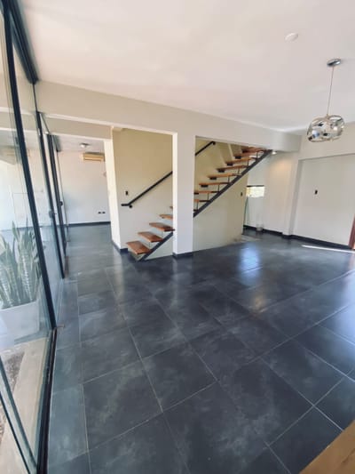 En alquiler Duplex de 3 Habitaciones en Los Laureles - Asunción