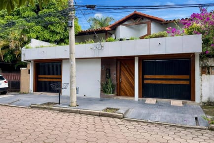 AMPLIA CASA EN VENTA.