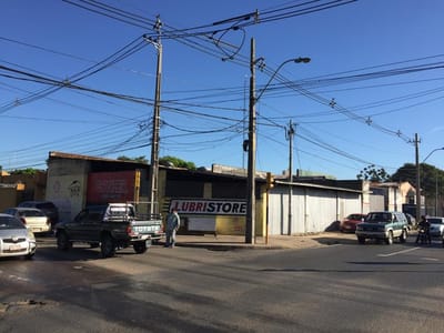 VENDO DEPOSITO EN BARRIO HERRERA!!! SOBRE AV MADAME LYNCH!!!!