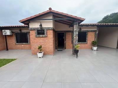 VENDO CASA A ESTRENAR EN ÑEMBY BARRIO RINCON
