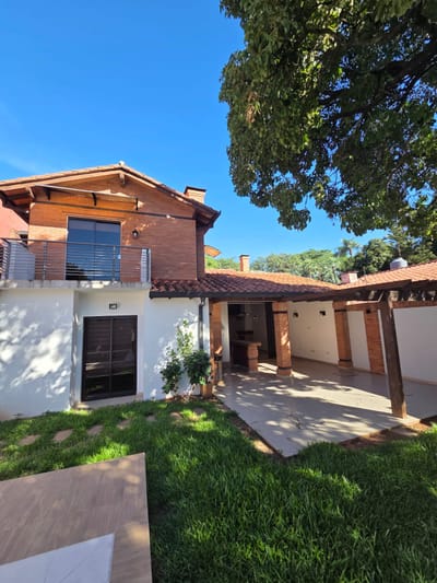 RESIDENCIA EN VENTA BARRIO MCAL. ESTIGARRIBIA  Zona Casa Rica Los Laureles 