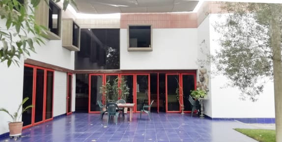 EN LAS HARAS DE LA MOLINA VENDO CASA DE 2 PISOS 1467M2 $1364XM2