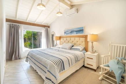 VENDO AMPLIA Y LUJOSA CASA