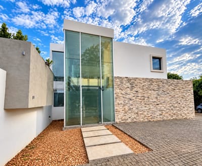 En venta residencia minimalista en Capiatá