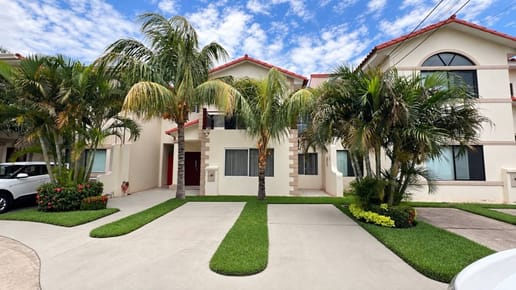 CASA EN VENTA, CONDOMINIO MUNICH